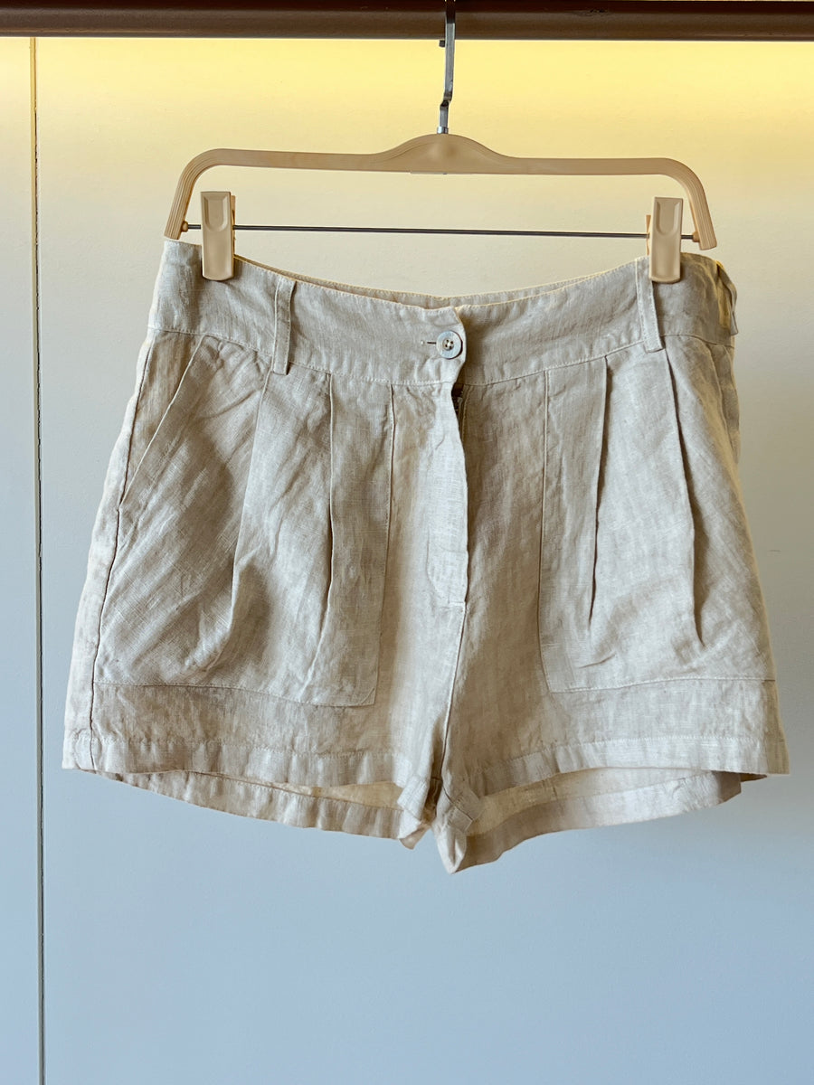 linen shorts/essentials